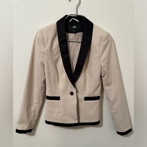 🤵🏻‍♀️EUC🤵🏻‍♀️ H&M Tuxedo Jacket Blazer Cream with Black Lapel Size 4